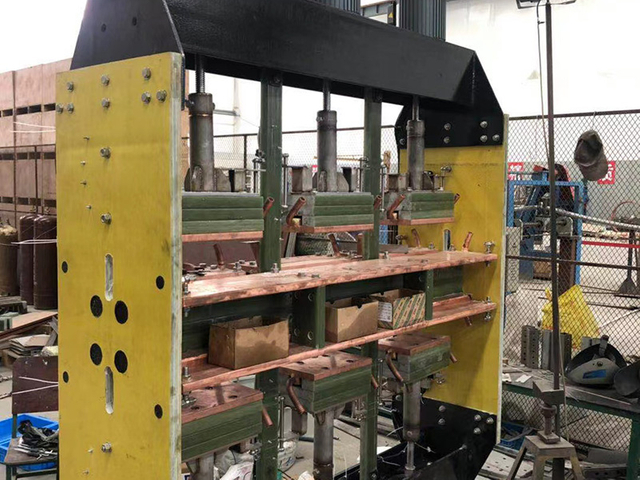 中频炉机械式换炉开关