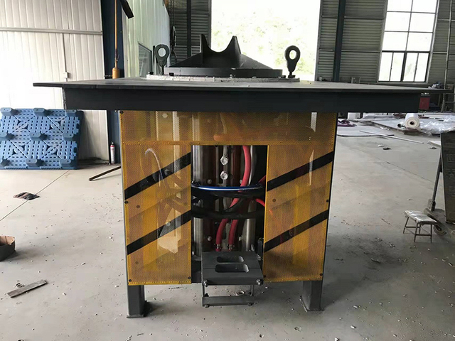 小型减速机钢壳中频感应熔炼炉