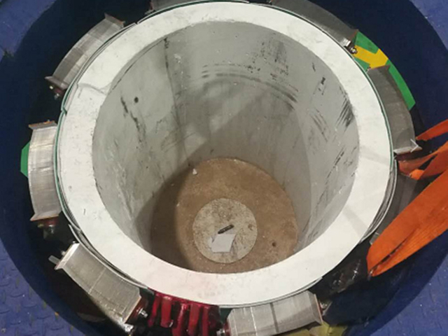 立柱式钢壳中频感应熔炼炉